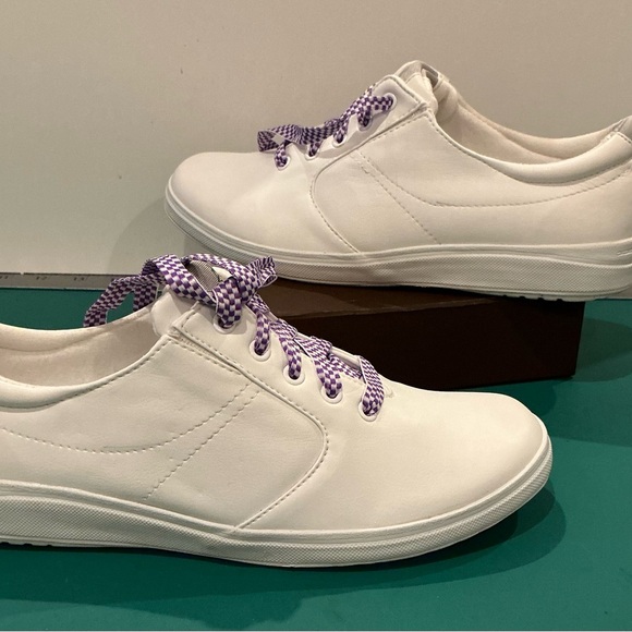 Grasshoppers White Sneakers with Purple Laces Size 9W - Picture 3 of 7